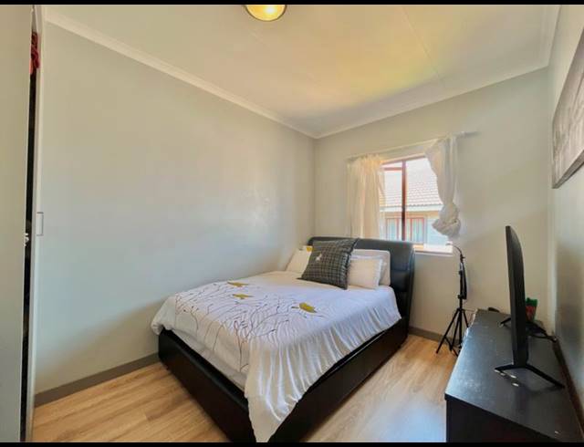 2 BEDROOM TOWNHOUSE FOR SALE IN BLUE HILLS